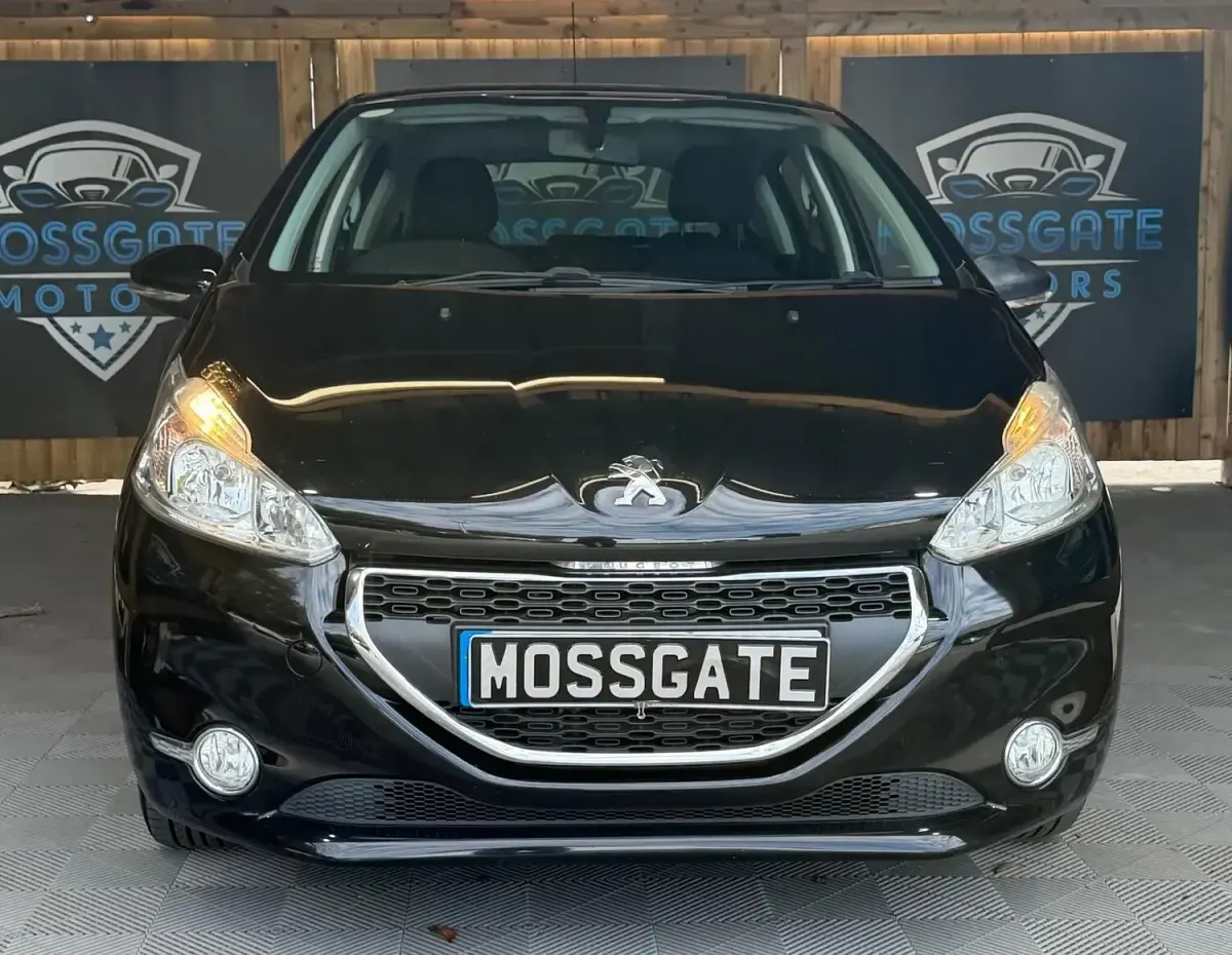 Used Peugeot 208 Active 67 HP (49 kW) 2016 Black Hatchback