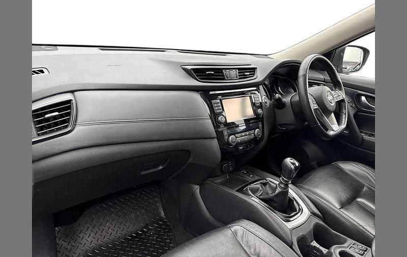 Used Nissan X-Trail Tekna 130 HP (95 kW) 2018 Green SUV