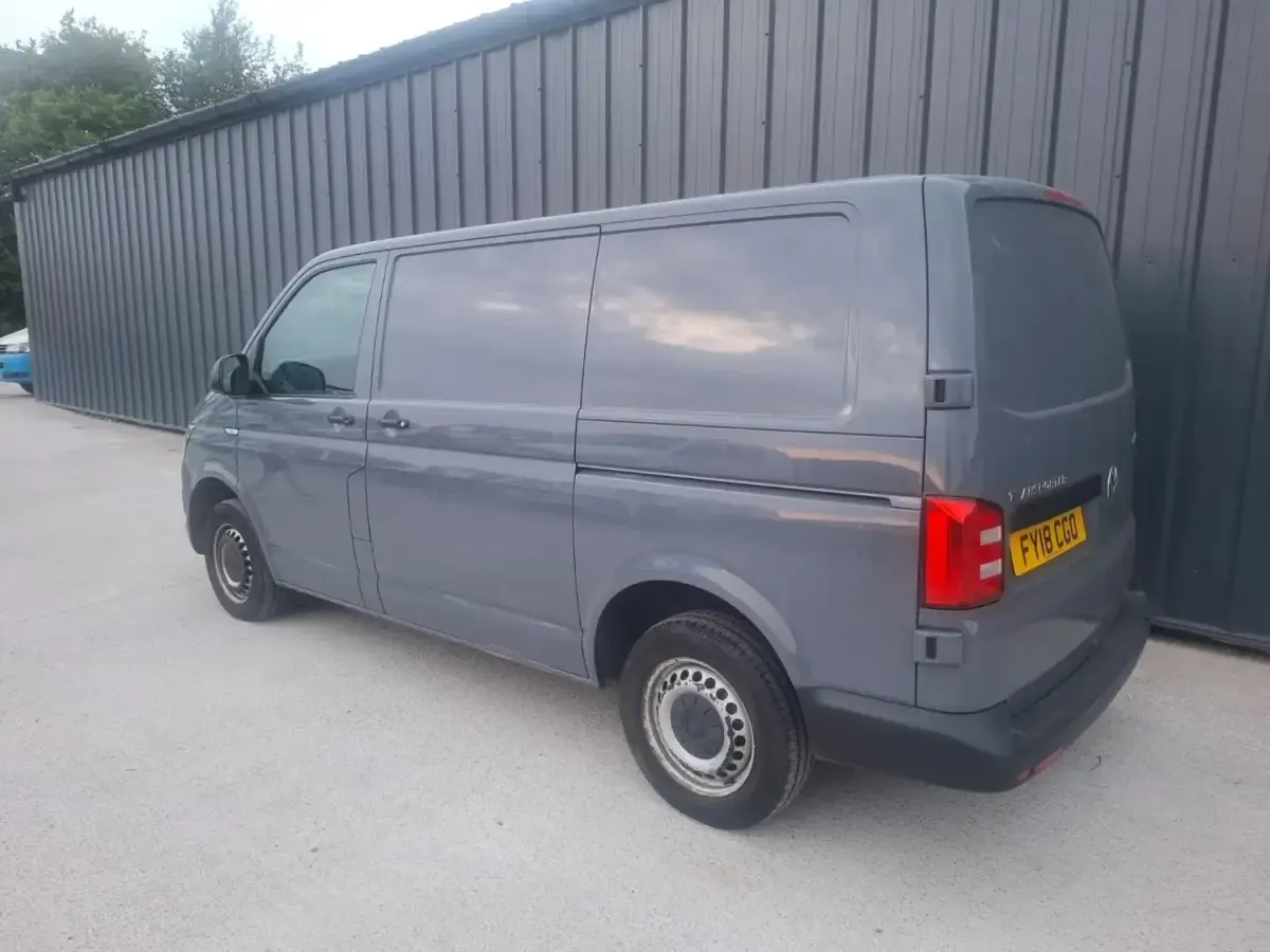 Second-hand VW Transporter Startline 150 CP (110 kW) 2018 Gri Van