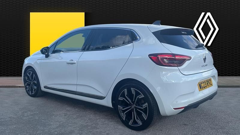 Used Renault Clio V Techno 145 HP (106 kW) 2023 White Hatchback