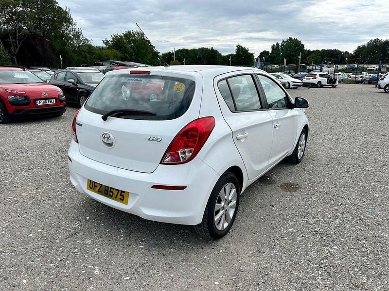 Used Hyundai i20 Active 2014 White Hatchback
