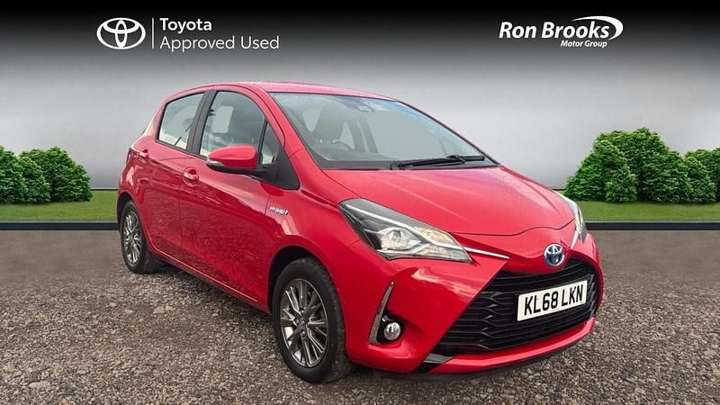 Red Used 2019 Toyota Yaris Hybrid Hatchback | £13,500 (Good price) - Image 1/4