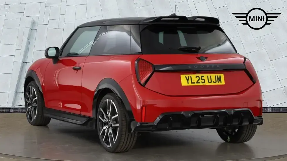 Used Mini Cooper Hatch 113 kW (154 HP) 2025 Red Hatchback