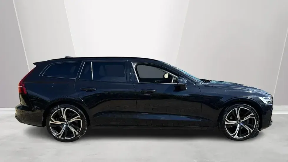 Begagnad Volvo V60 Plus 2025 Svart Kombi