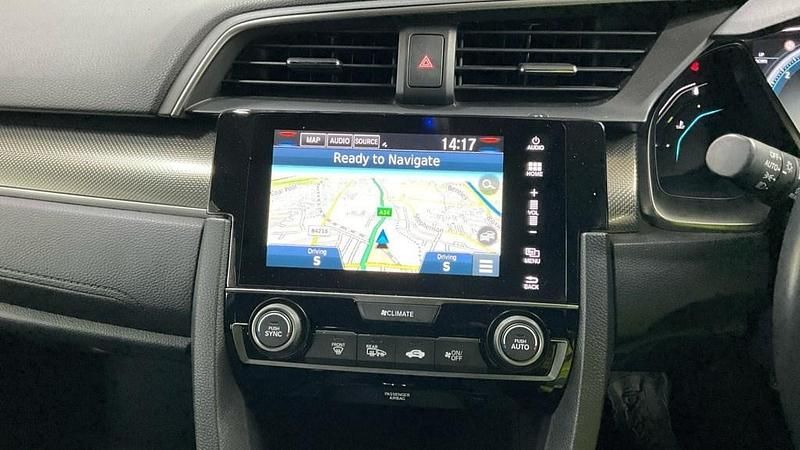 Begagnad Honda Civic SR 126 HK (92 kW) 2019 Grå Halvkombi