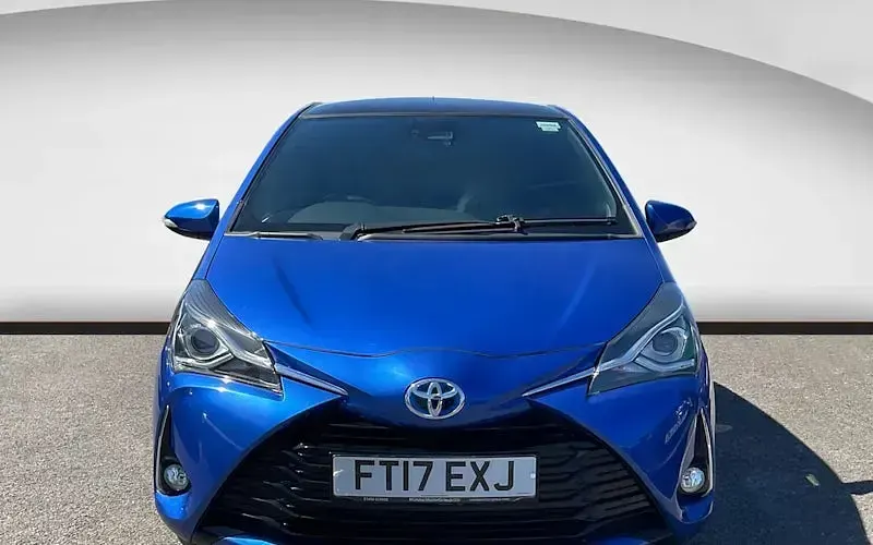 Second-hand Toyota Yaris Hybrid 101 CP (74 kW) 2020 Hatchback