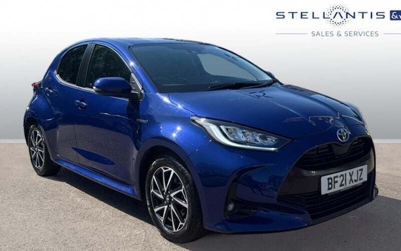 Used 2025 Toyota Yaris Hybrid Design Hatchback | £14,782 (Super price) - Image 1/4