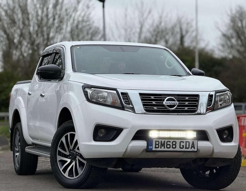 Used Nissan Navara Acenta+ 2019 White Pickup