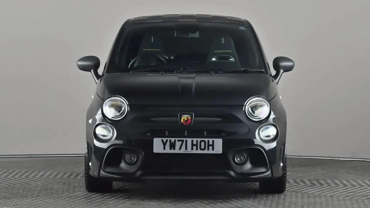 Begagnad Abarth 595 165 HK (121 kW) 2021 Svart Halvkombi