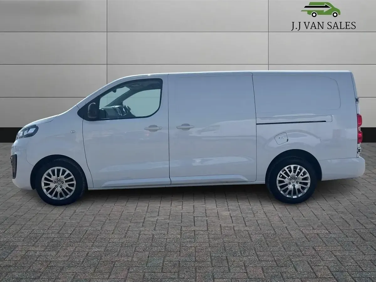 Used Vauxhall Vivaro 100 HP (73 kW) 2023 White MPV