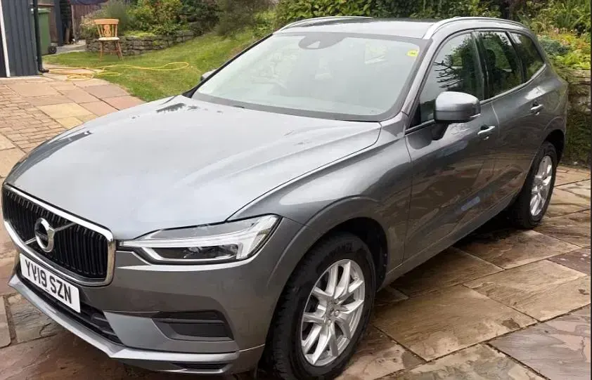 Used Volvo XC60 Momentum 250 HP (183 kW) 2019 Grey SUV