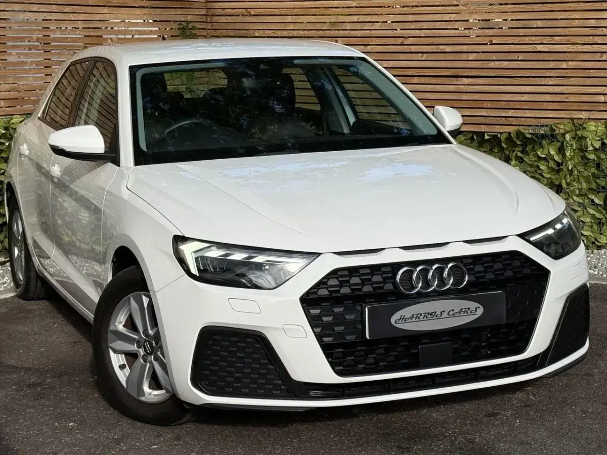 Used Audi A1 Sportback Business 95 HP (69 kW) 2019 White Hatchback