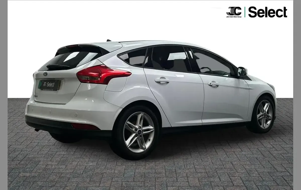 Used Ford Focus Titanium 117 HP (86 kW) 2016 White Hatchback