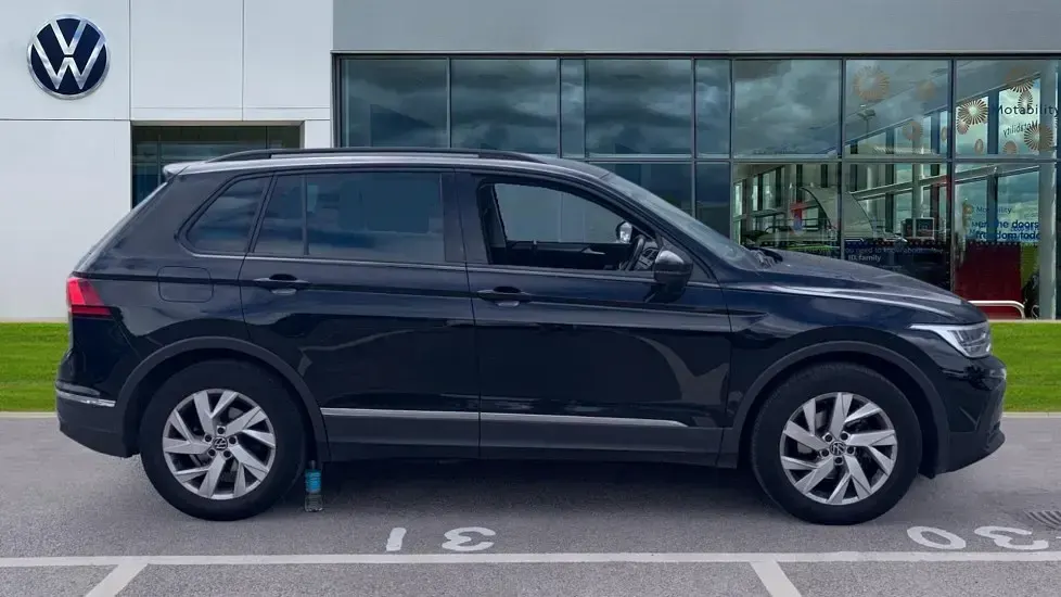 Used VW Tiguan Life 130 HP (95 kW) 2023 Black SUV