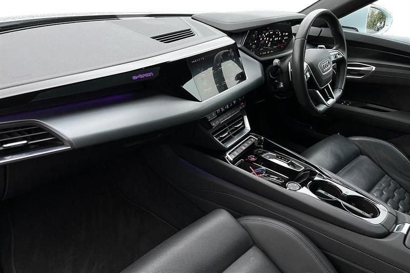 Used Audi e-tron GT quattro Comfort 389 kW (530 HP) 2022 Suzuka grey Sedan