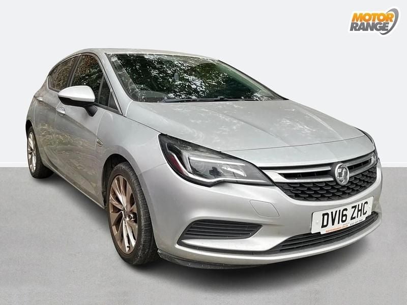 Silver Used 2016 Vauxhall Astra Design Edition Hatchback | £6,495 (Fair price) - Image 1/4