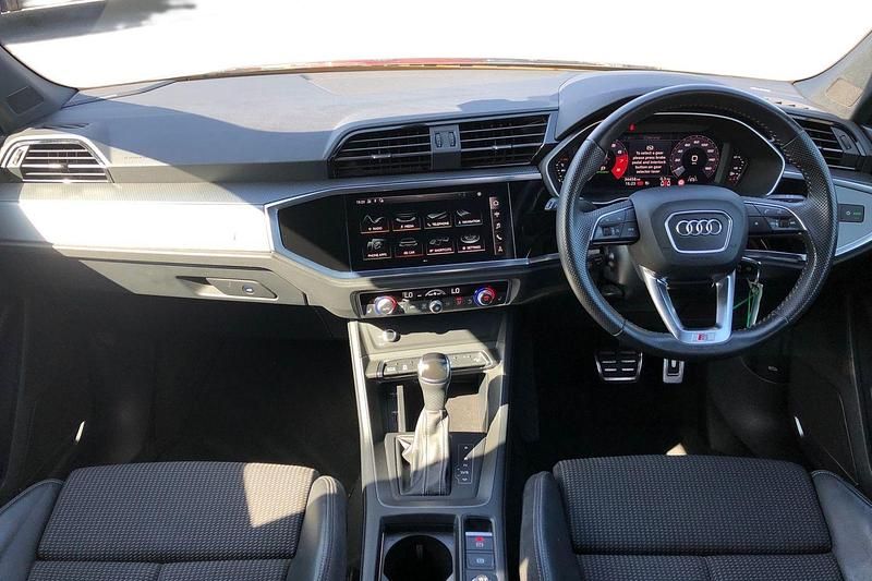 Begagnad Audi Q3 Comfort 150 HK (110 kW) 2020 Grå SUV