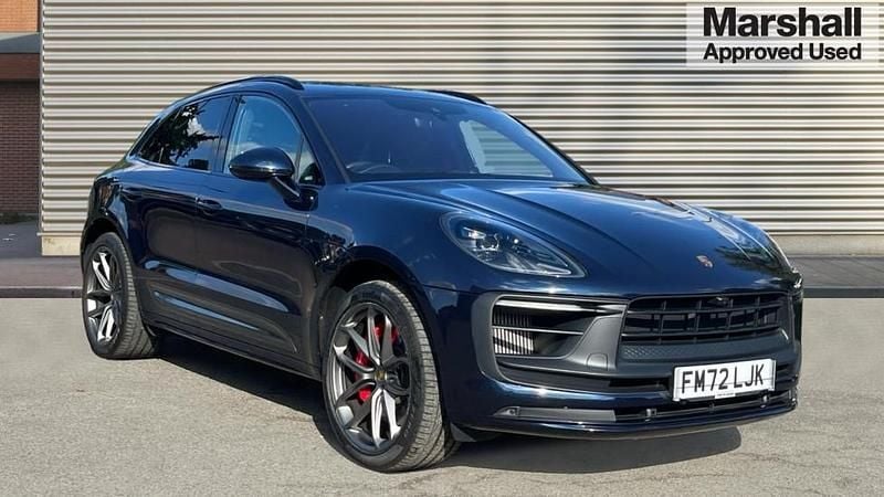 Night blue metallic Used 2022 Porsche Macan GTS SUV | £67,352 (Good price) - Image 1/4