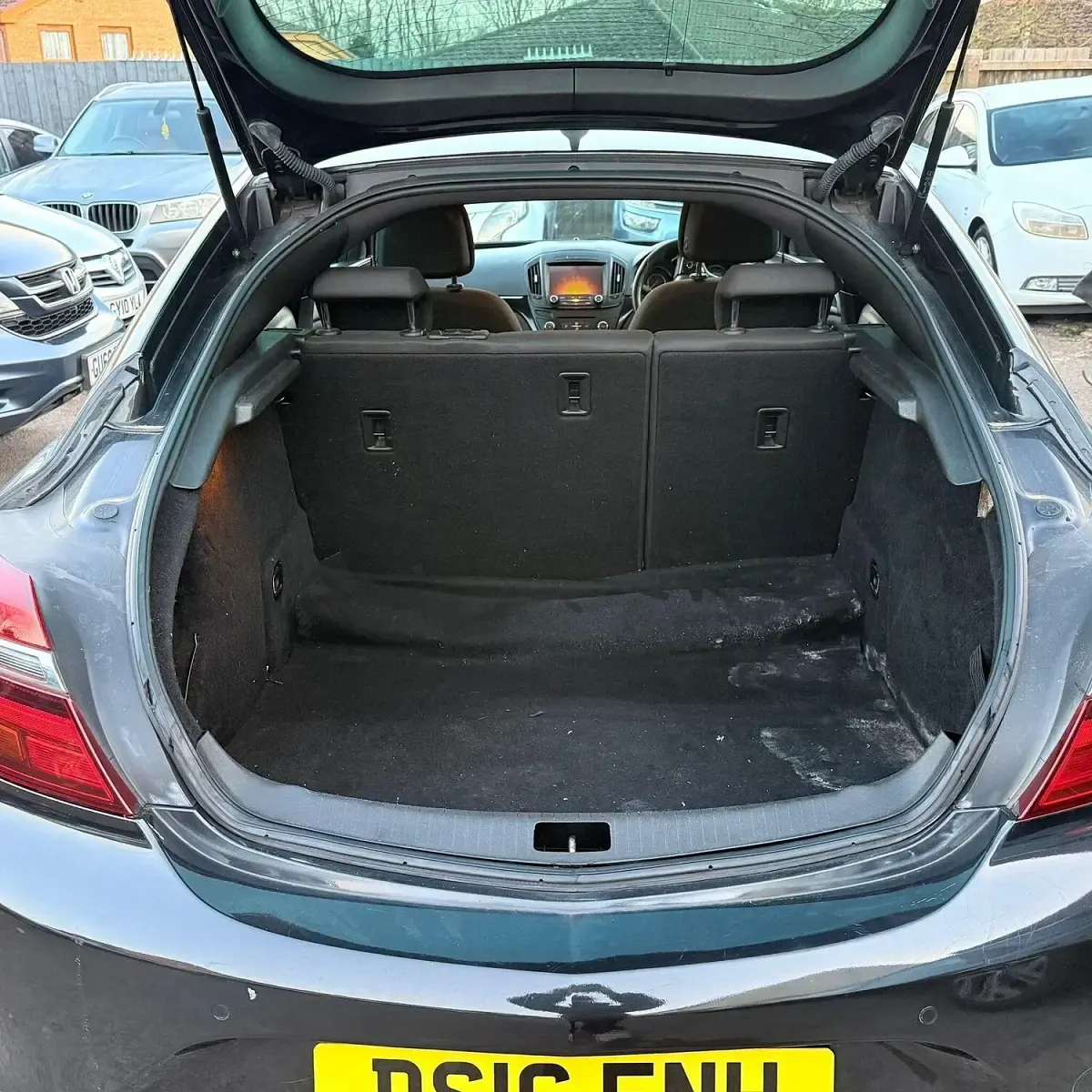 Used Vauxhall Insignia SRi 170 HP (125 kW) 2016 Black Hatchback