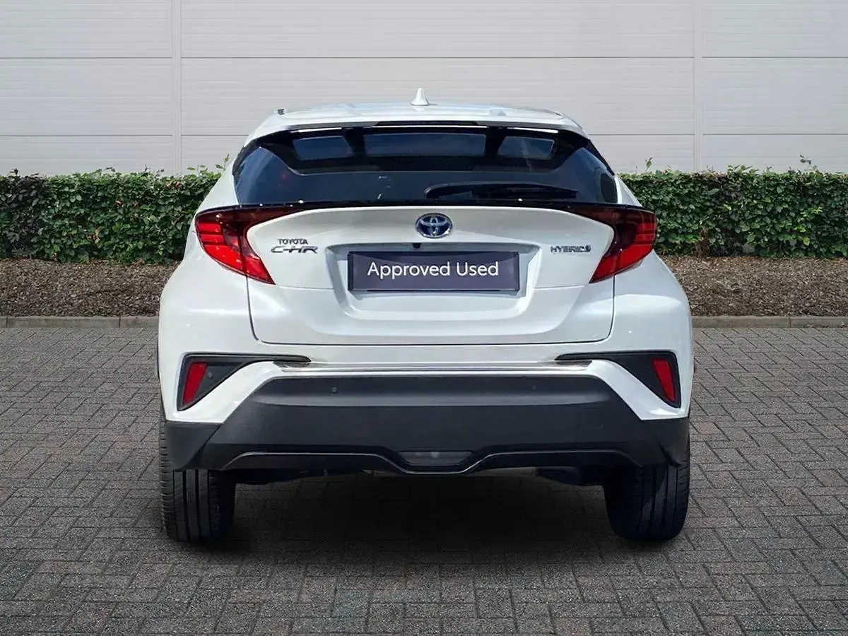 Used Toyota C-HR 122 HP (89 kW) 2022 White SUV