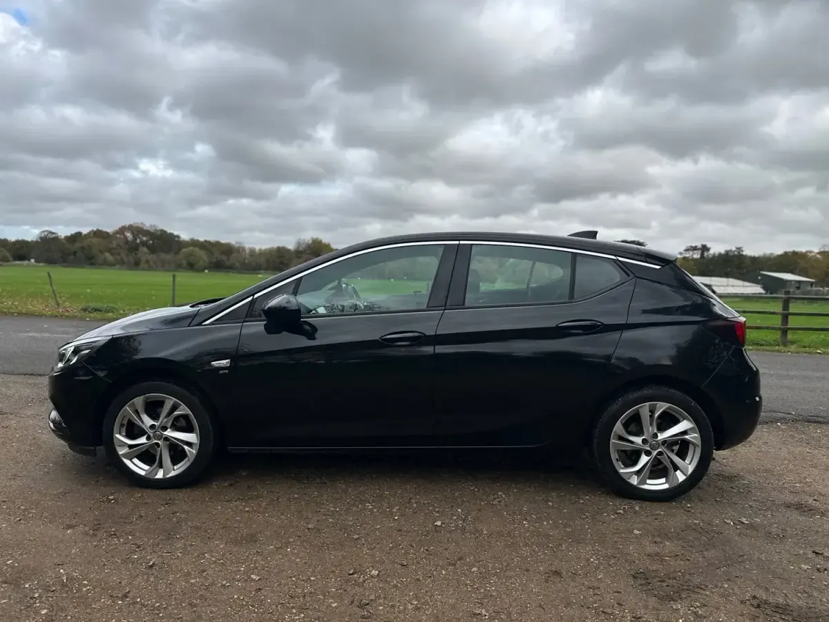 Usado Vauxhall Astra SRi 2017 Negro Utilitario