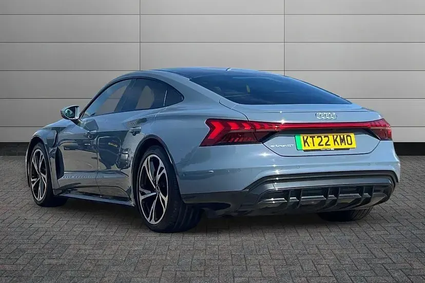 Used Audi e-tron GT quattro Comfort 384 kW (523 HP) 2022 Kemora grey Sedan