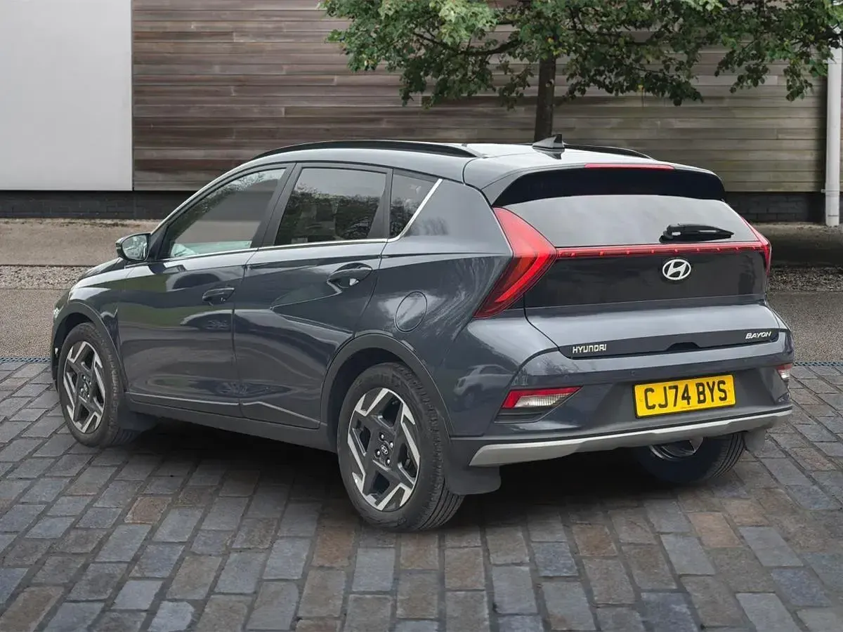 Używany Hyundai Bayon Premium 100 KM (73 kW) 2025 Szary SUV