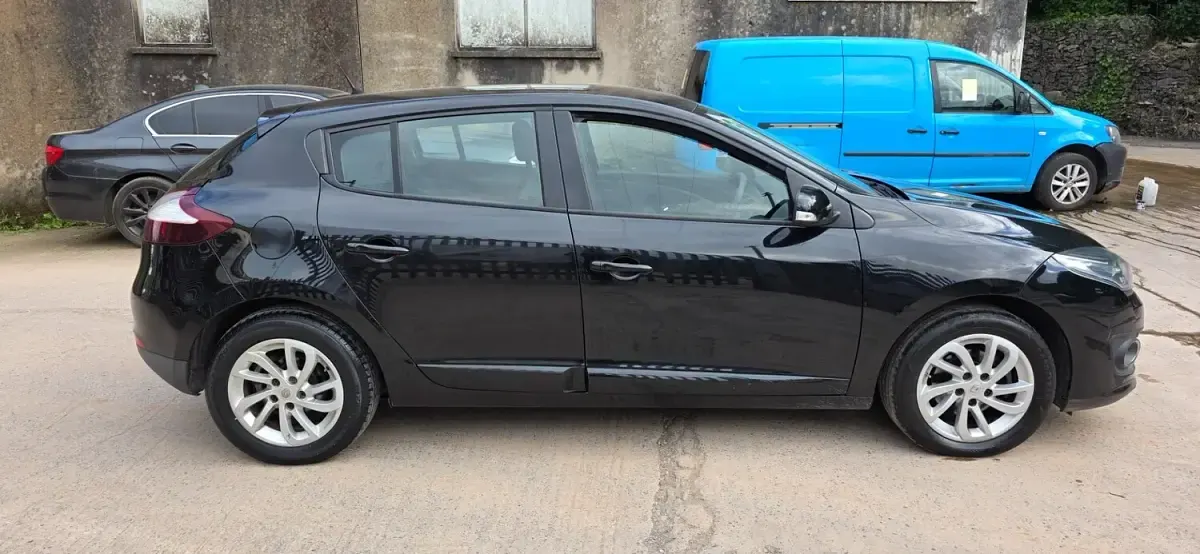 Used Renault Mégane Expression+ 110 HP (80 kW) 2016 Black Hatchback