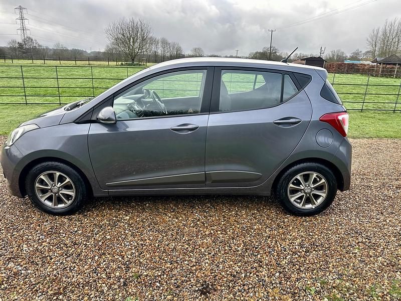 Used Hyundai i10 Premium 87 HP (63 kW) 2014 Grey Hatchback