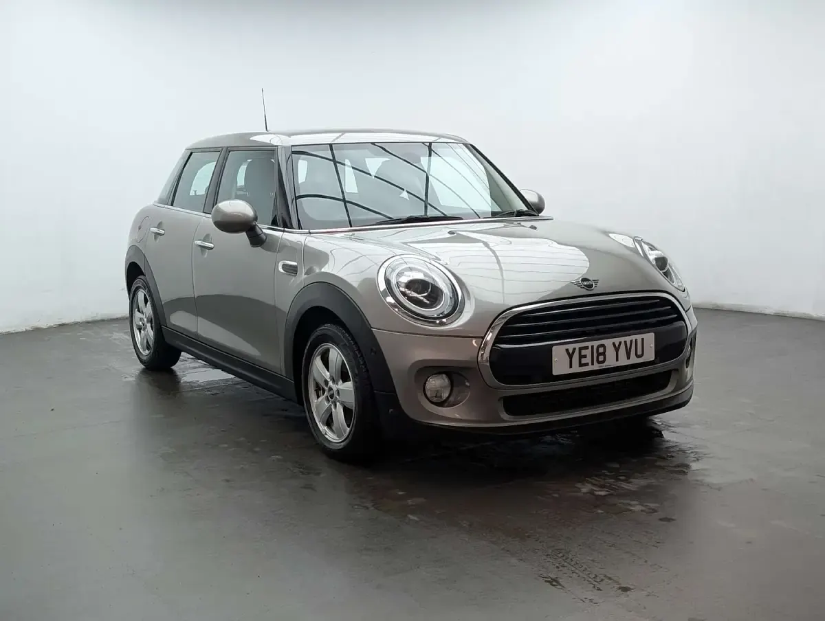 Used Mini Cooper D Hatch 116 HP (85 kW) 2018 Silver Hatchback
