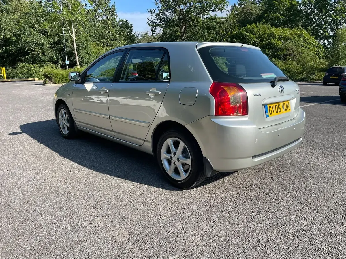 Used Toyota Corolla 110 HP (80 kW) 2006 Silver Hatchback