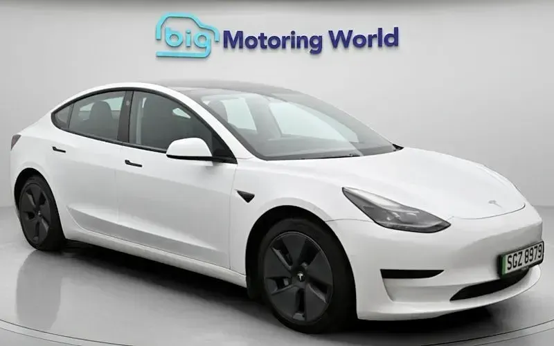 Used Tesla Model 3 Standard Range Plus 222 kW (302 HP) 2021 Sedan