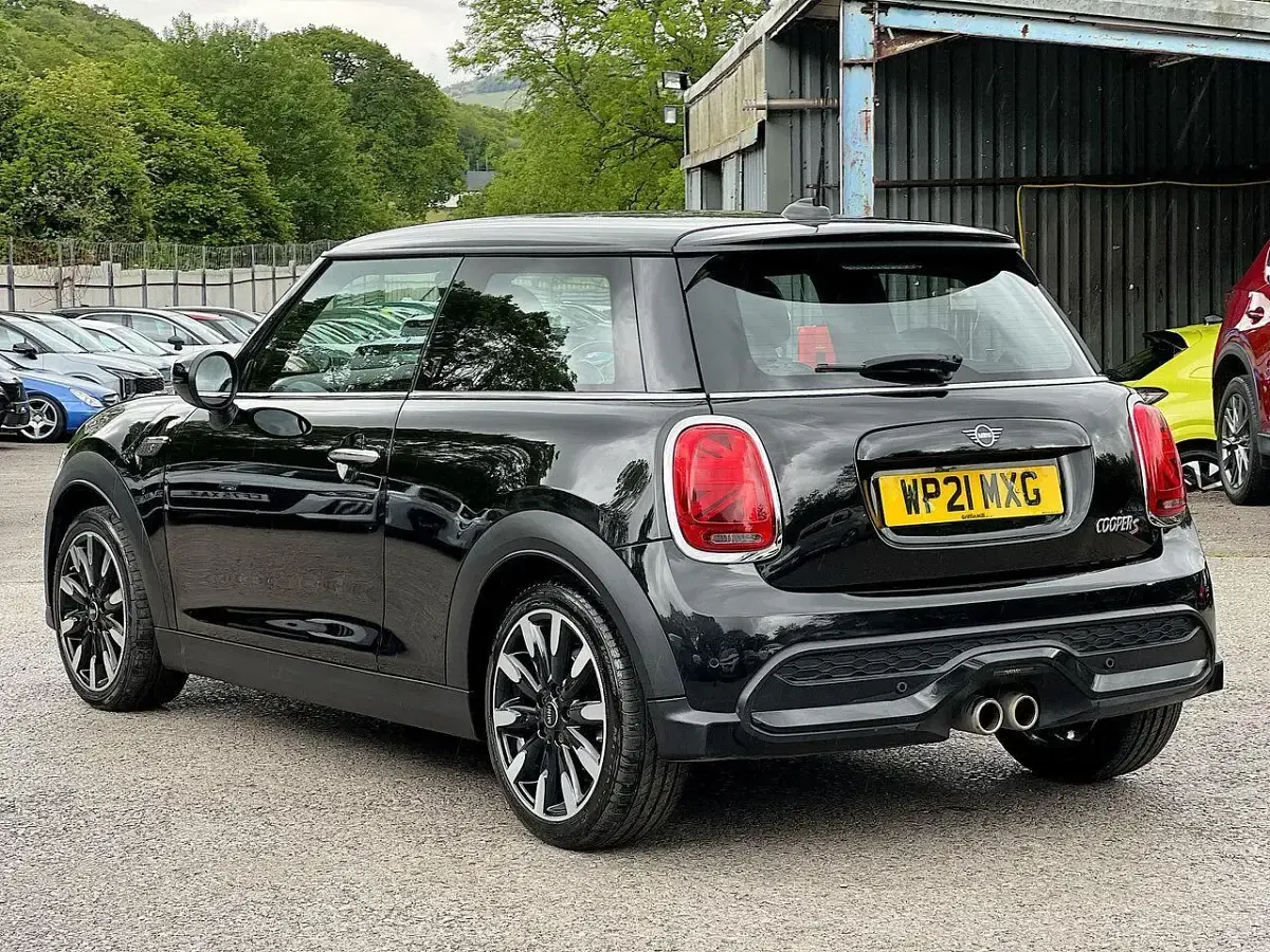 Used Mini Cooper S Exclusive 176 HP (129 kW) 2021 Black Hatchback