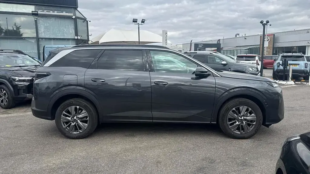Used Peugeot 5008 GT 145 HP (106 kW) 2025 SUV