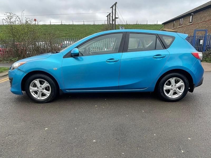 Used Mazda 3 105 HP (77 kW) 2011 Blue Hatchback