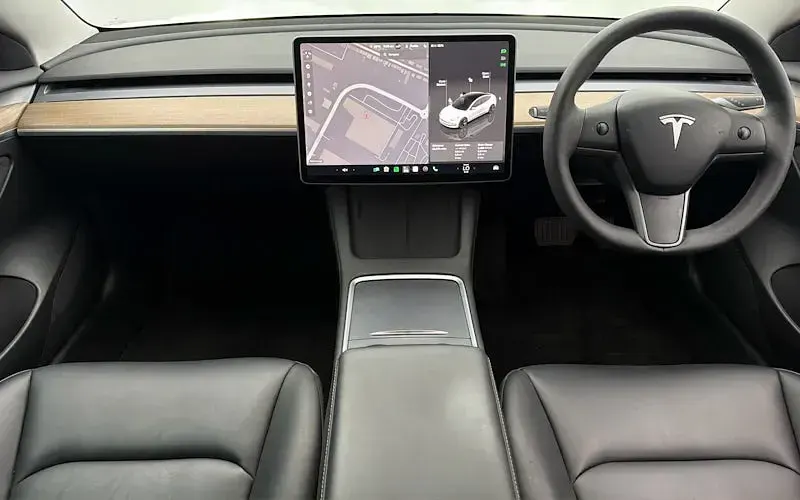 Used Tesla Model 3 Standard Range 222 kW (302 HP) 2023 White Sedan