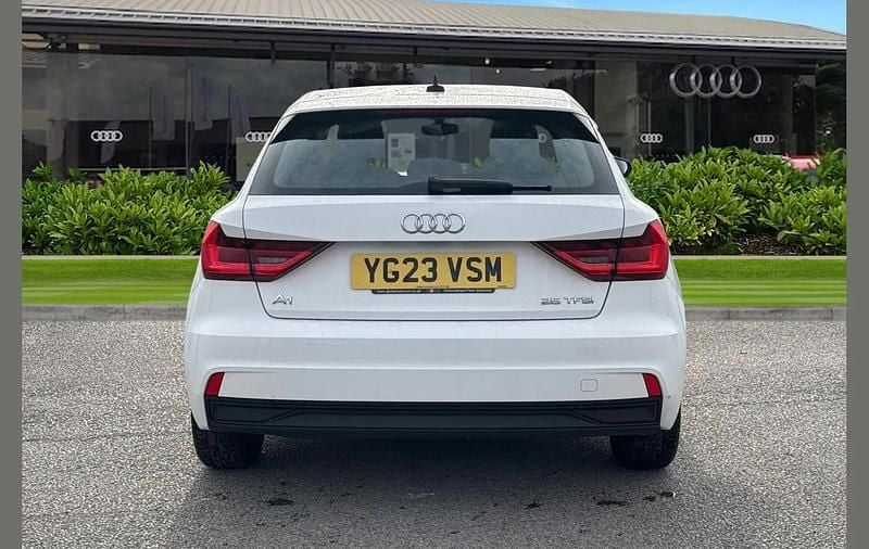 Used Audi A1 Design 95 HP (69 kW) 2023 White SUV