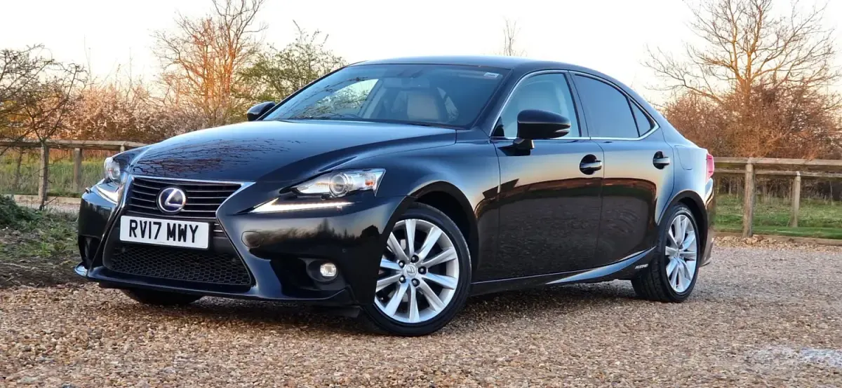 Usado Lexus IS300h Luxury Line 223 CV (164 kW) 2017 Negro Berlina