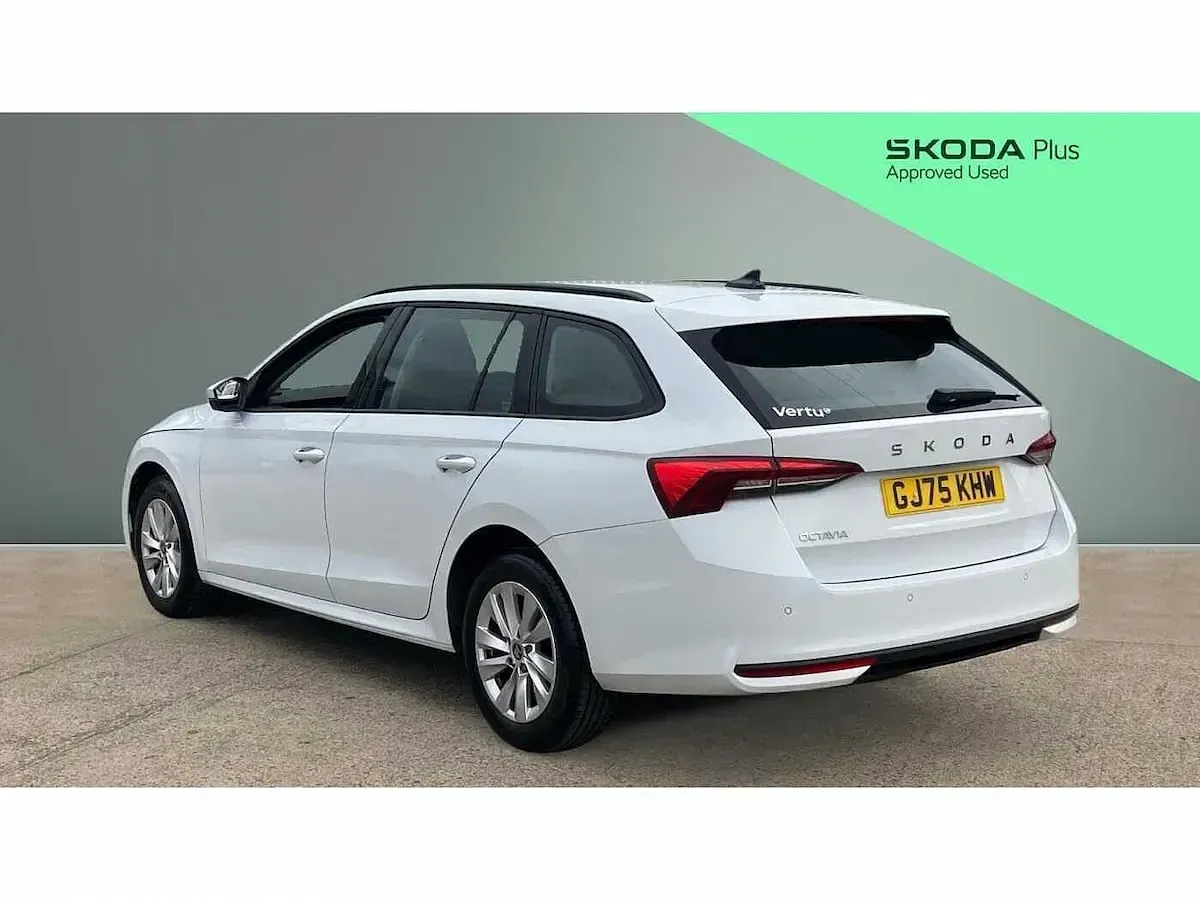 Used Skoda Octavia SE Technology 150 HP (110 kW) 2025 White Estate