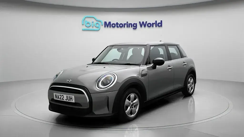 Usado Mini Cooper Classic 136 HP (100 kW) 2022 Cinzento Citadino