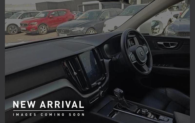 Used Volvo XC60 Momentum 247 HP (181 kW) 2018 White SUV