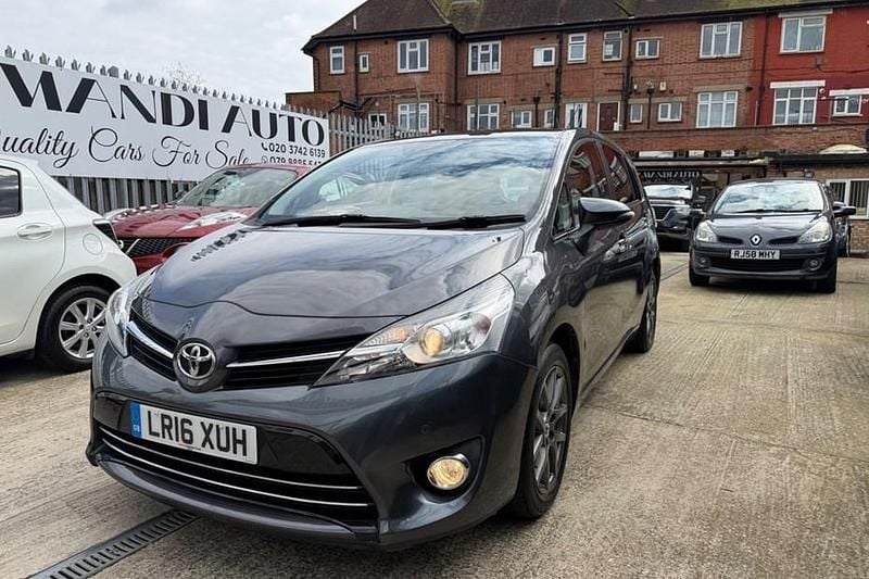 Used Toyota Verso Trend 147 HP (108 kW) 2016 Grey MPV