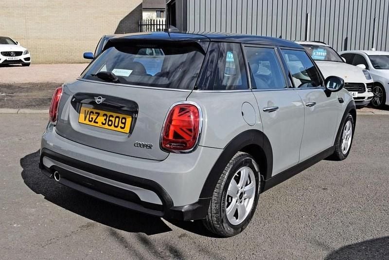 Begagnad Mini Cooper Classic 136 HK (100 kW) 2022 Grå Halvkombi