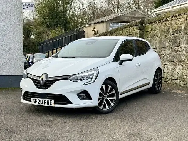 Used Renault Clio Iconic 100 HP (73 kW) 2020 White Hatchback