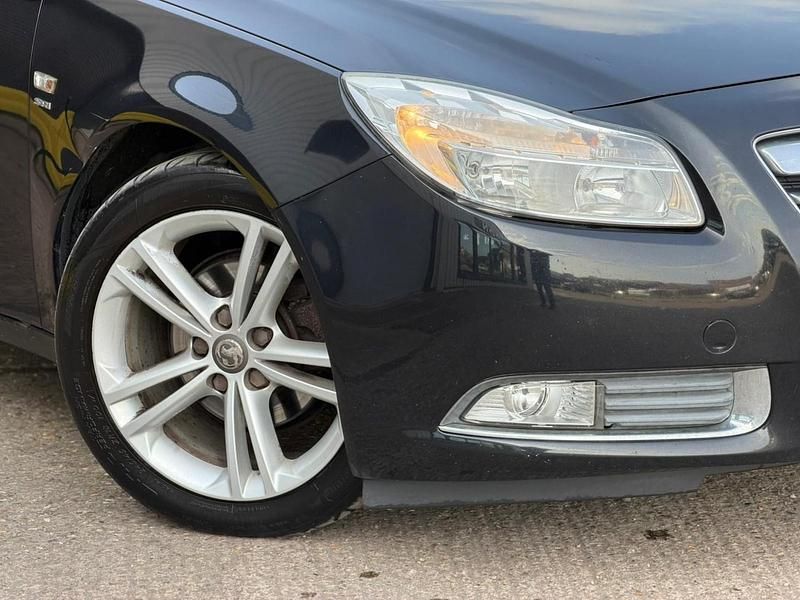 Used Vauxhall Insignia SRi 140 HP (102 kW) 2011 Black Hatchback