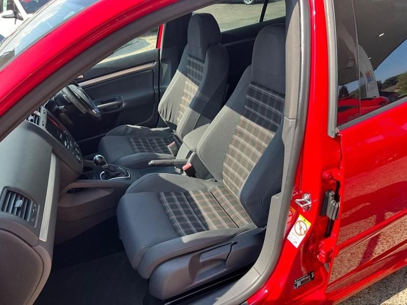 Begagnad VW Golf V GTI 2007 Röd Halvkombi