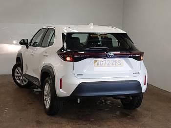 Used Toyota Yaris Hybrid 116 HP (85 kW) 2023 White Estate