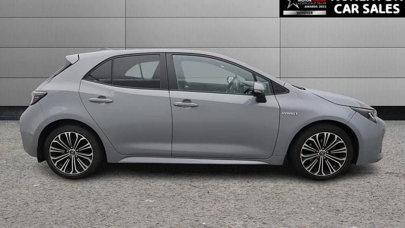 Used Toyota Corolla Design 122 HP (89 kW) 2019 Grey Hatchback