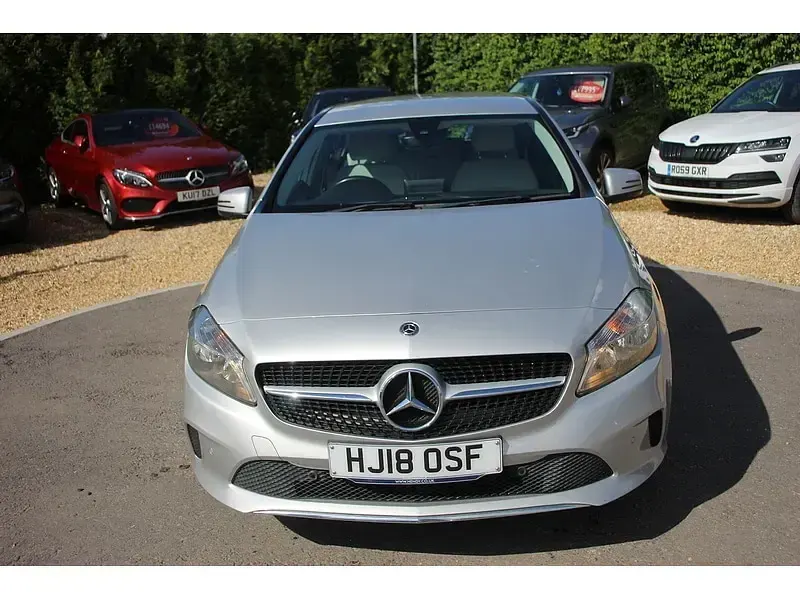 Used Mercedes A180 Executive 109 HP (80 kW) 2018 Polar silver metallic Hatchback