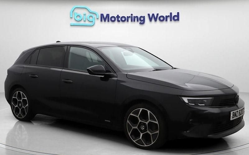 Used 2025 Vauxhall Astra Ultimate Hatchback | £16,750 (Super price) - Image 1/4